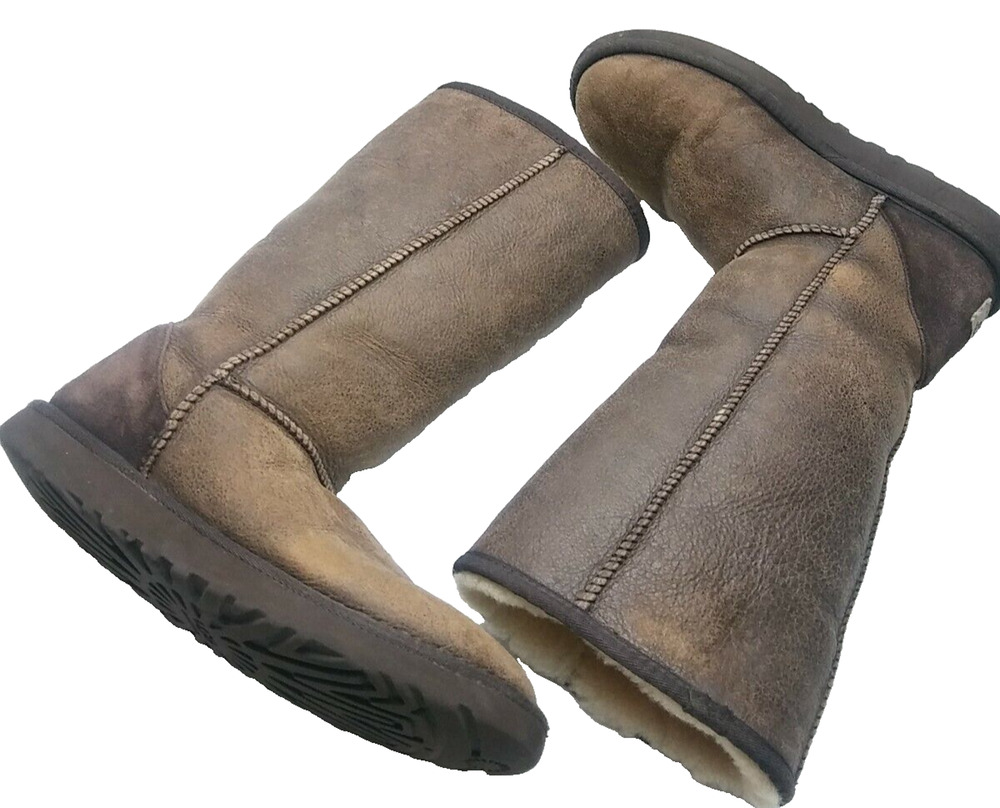 UGG Australia 5804 Classic Tall Bomber Brown Boots Womens Size 7 (shows wear)